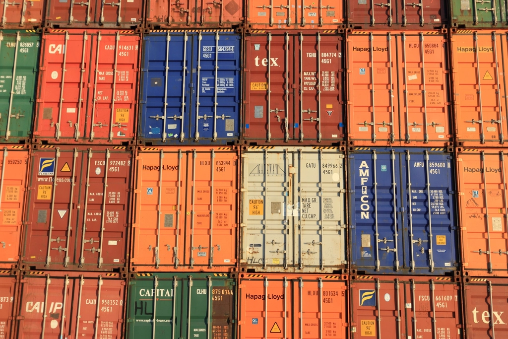 Consolidating Multiple Suppliers into One Container: LCL vs FCL