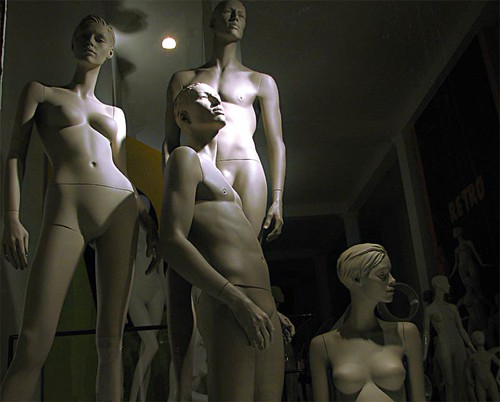 Importing Display Racks & Mannequins from China: A Retailer's Guide