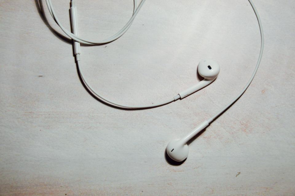 Importing Headphones and Earbuds from China