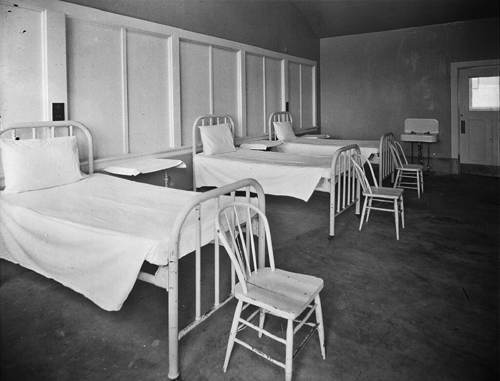 Importing Hospital and Clinic Furniture from China to Saudi Arabia