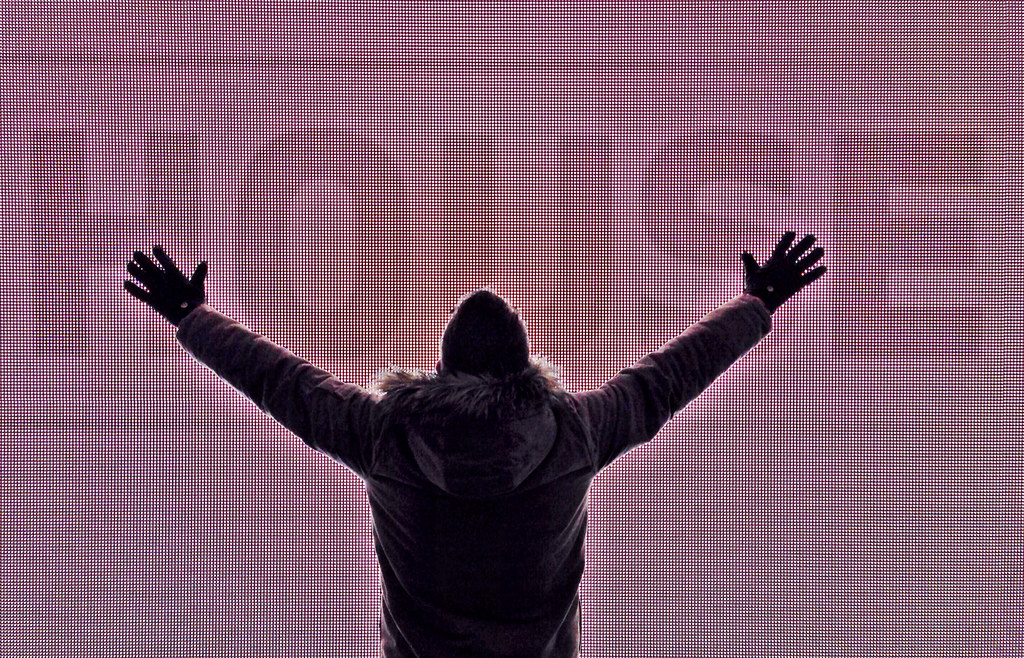 Importing Large LED Screens for Events and Facades from China to Saudi Arabia