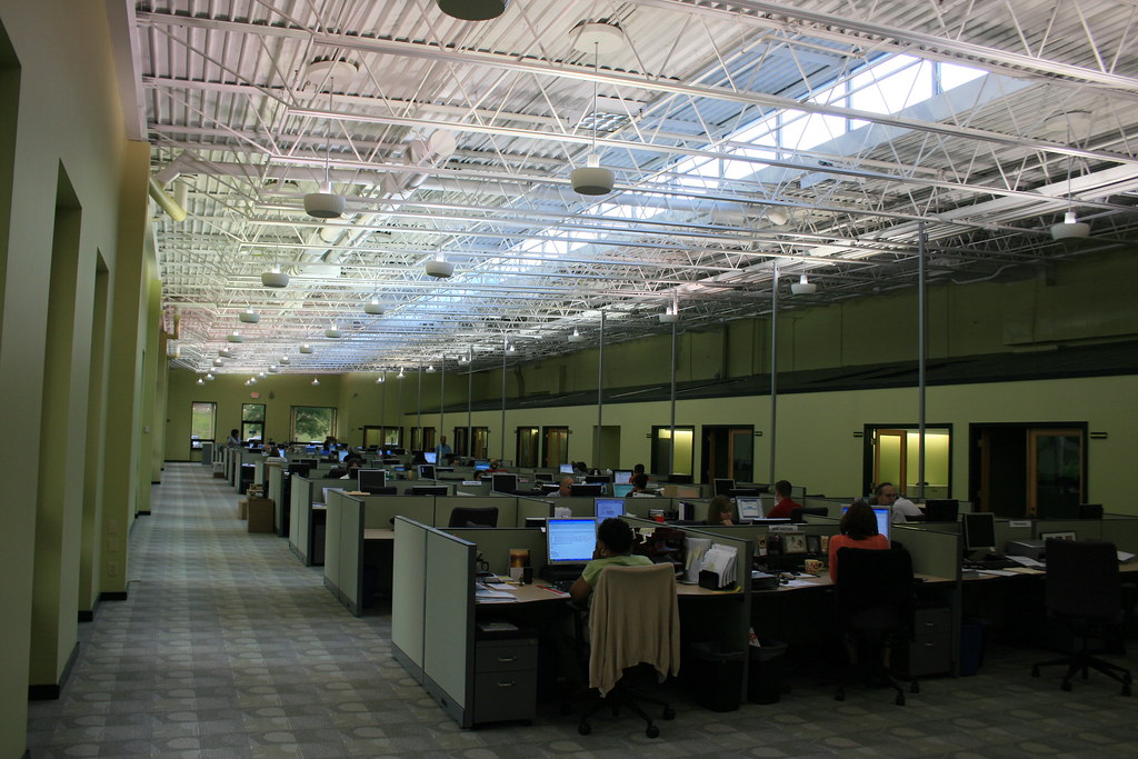 Importing Office Furniture from China to Saudi Arabia