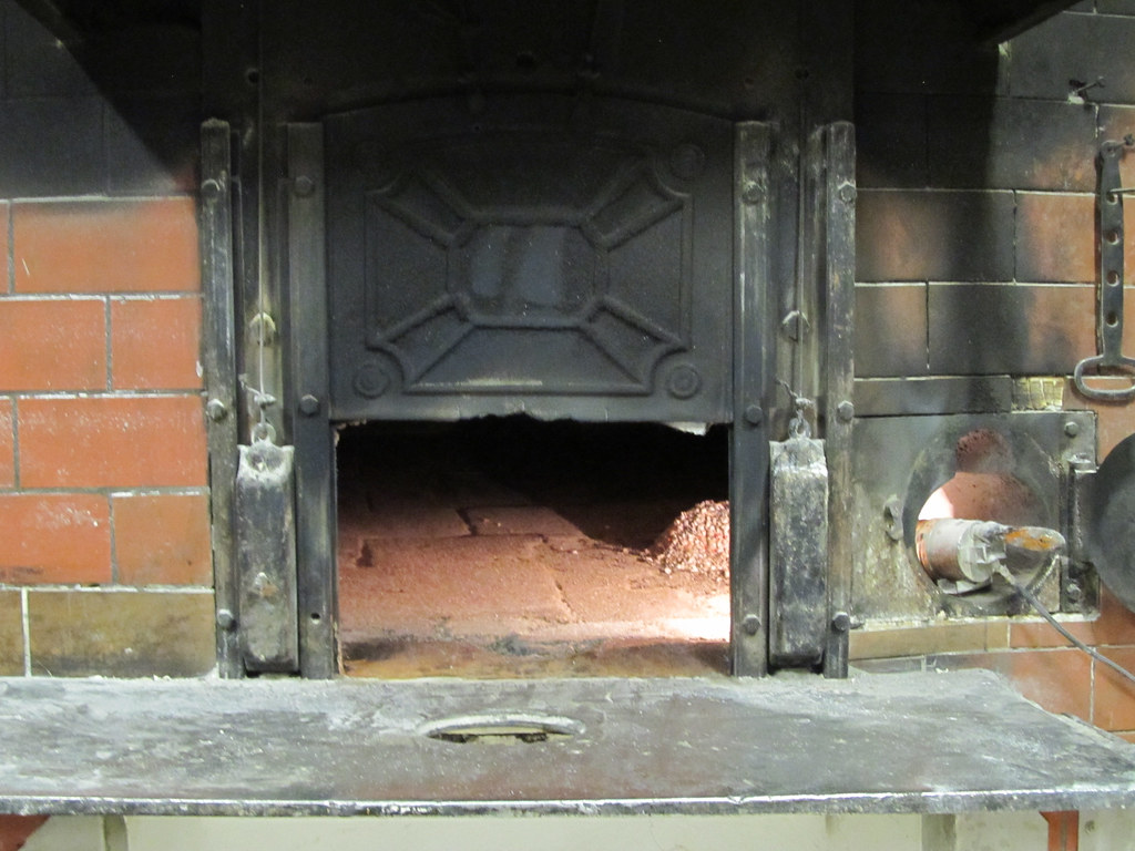 Importing Pizza Ovens and Pizzeria Equipment from China