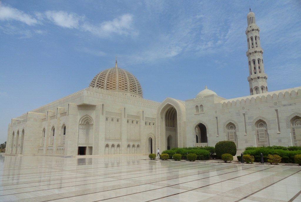 Importing from China to Bahrain and Oman: A Practical Guide to Both Markets