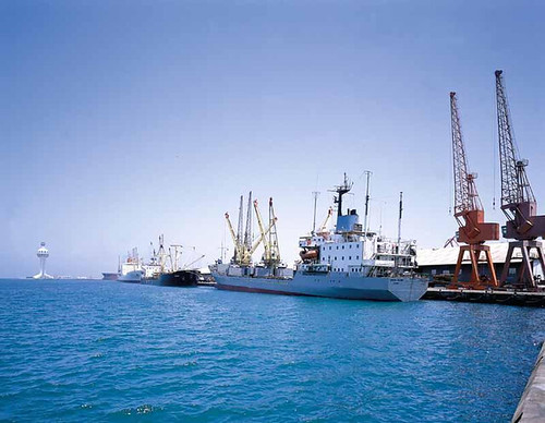 Jeddah Islamic Port vs King Abdulaziz Port in Dammam: Which Should Importers Choose?