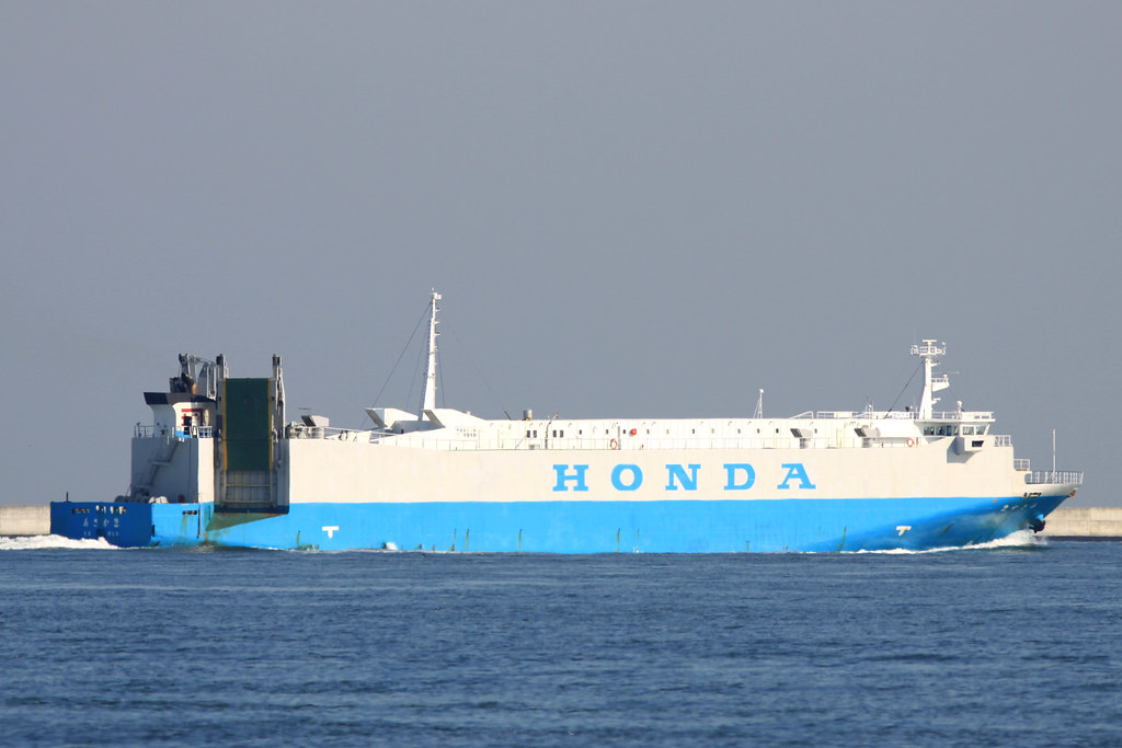 RoRo Shipping: How to Move Vehicles and Machinery from China